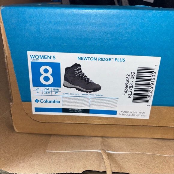 Columbia Charcoal and Black Outdoor Boots new - Picture 11 of 12